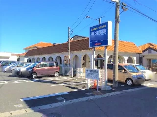 道路から見た医院の外観